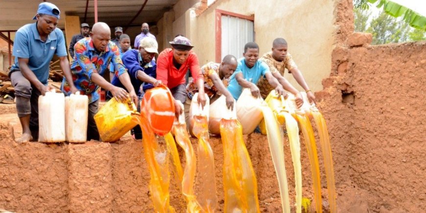 Gatsibo: Hatahuwe uruganda rw'inzoga mu isabune, urusenda n’itabi – Litiro ibihumbi 25 zamenwe
