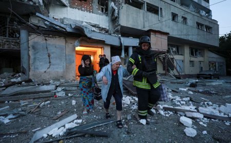 Talks at the Table, Bombs in the Streets: Ukraine’s Fragile Path to Peace