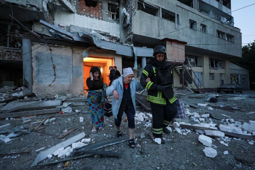 Talks at the Table, Bombs in the Streets: Ukraine’s Fragile Path to Peace