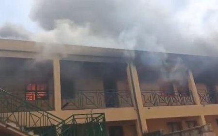 VIDEO: Inkongi yibasiye amacumbi y'abahungu muri Gihogwe Secondary School