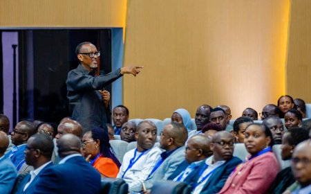 “Mufite imico mibi irimo n’ubwirasi,...Mwiratana iki?” Perezida Kagame