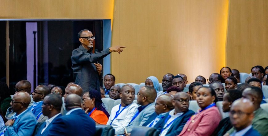 “Mufite imico mibi irimo n’ubwirasi,...Mwiratana iki?” Perezida Kagame